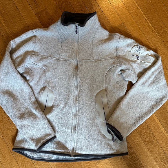 Arc'teryx Women's Light Gray Knit Full Zip Sweatshirt - Picture 1 of 6